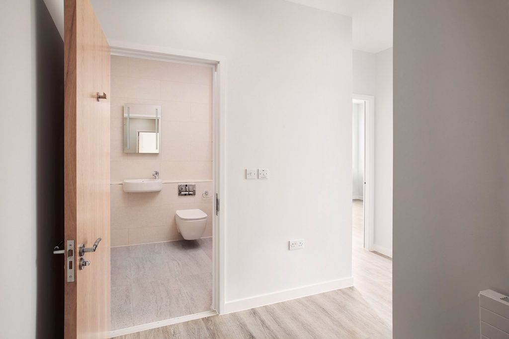 Bryanston Court_Hemel_Shaviram_HALLWAY---BATHROOM-LOW-RES